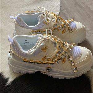 Chunky sneaker with rhinestones